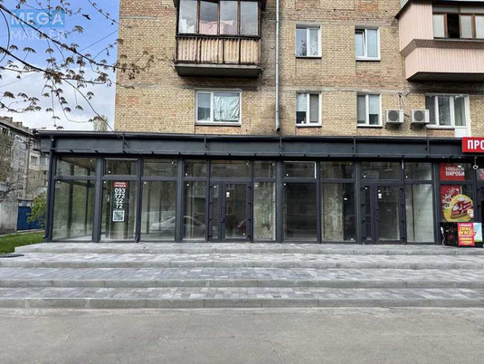 Оренда комерційної нерухомості, 130&nbsp;кв.м, под магазин, <a class="location-link" href="/kiev/" title="Недвижимость Київ">Київ</a>, <a class="location-link" href="/kiev/dneprovskij/" title="Недвижимость Дніпровський район">Дніпровський р-н</a>, Будівельників пров., 4 (изображение 1)
