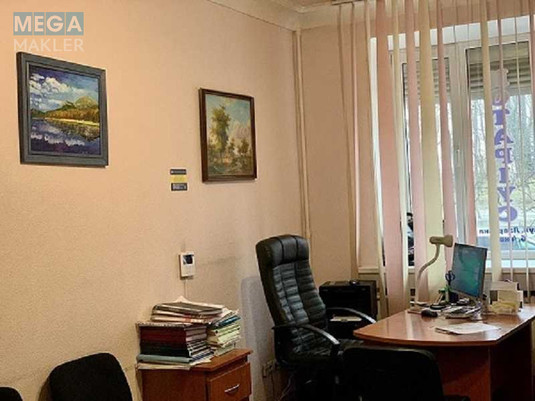 Продаж 2 кімнатної квартири (55/32/9), 1 пов. 5 пов. будинку, <a class="location-link" href="/kiev/" title="Недвижимость Київ">Київ</a>, <a class="location-link" href="/kiev/pecherskij/" title="Недвижимость Печерський район">Печерський р-н</a>, Лаврська вул., 4 (изображение 1)