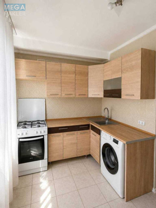 Оренда 2 кімнатної квартири, <a class="location-link" href="/kiev/" title="Недвижимость Київ">Київ</a>, <a class="location-link" href="/kiev/dneprovskij/" title="Недвижимость Дніпровський район">Дніпровський р-н</a>, Дарницький бульв., 17 (изображение 1)
