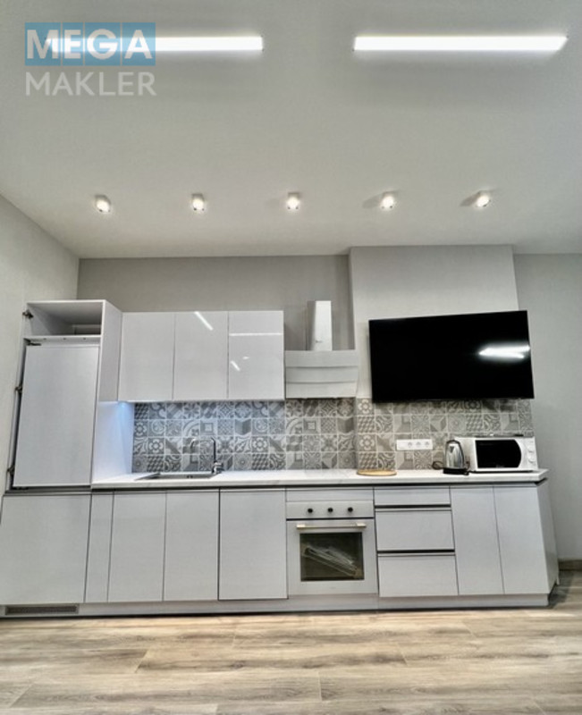 Оренда 1 кімнатної квартири, люкс, <a class="location-link" href="/kiev/" title="Недвижимость Київ">Київ</a>, <a class="location-link" href="/kiev/pecherskij/" title="Недвижимость Печерський район">Печерський р-н</a>, Верхогляда 19А ( <img src="https://megamakler.com.ua/metro/00ff00.gif" alt="" class="metro" /> м. Печерская, 10 ) (изображение 1)