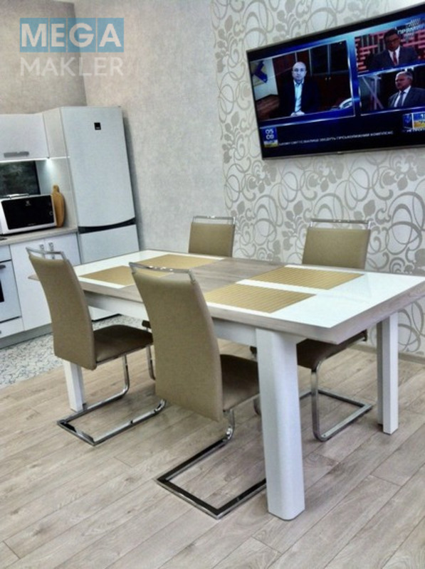 Оренда 2 кімнатної квартири, люкс, <a class="location-link" href="/kiev/" title="Недвижимость Київ">Київ</a>, <a class="location-link" href="/kiev/darnickij/" title="Недвижимость Дарницький район">Дарницький р-н</a>, Трускавецька 6В ( <img src="https://megamakler.com.ua/metro/00ff00.gif" alt="" class="metro" /> м. Осокорки, 7 ) (изображение 1)
