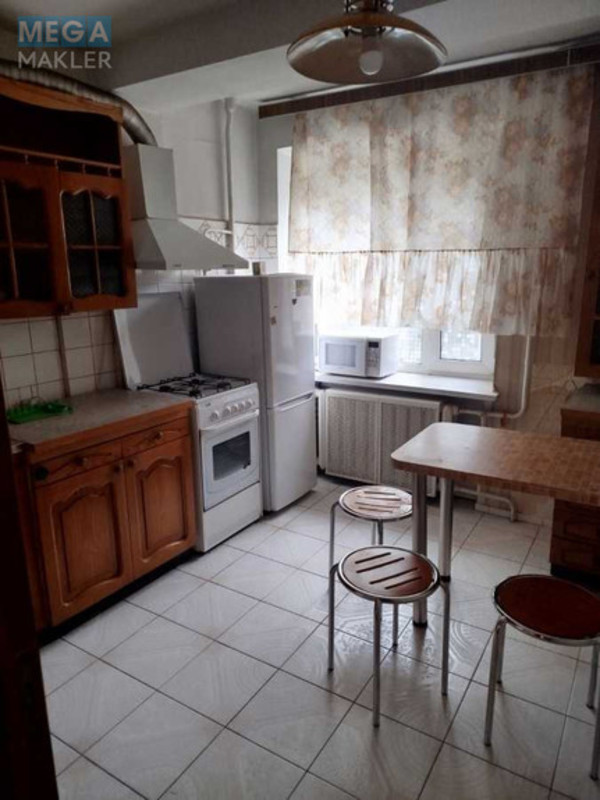 Оренда 2 кімнатної квартири, <a class="location-link" href="/kiev/" title="Недвижимость Київ">Київ</a>, <a class="location-link" href="/kiev/solomenskij/" title="Недвижимость Солом'янський район">Солом'янський р-н</a>, Чоколовский бульв. (изображение 1)
