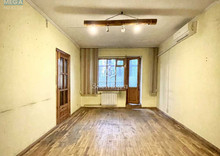 Продаж 5 кімнатної квартири (101/68/9,5), 1 пов. 9 пов. будинку