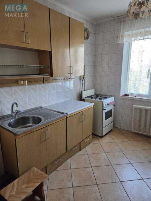 Оренда 2 кімнатної квартири, <a class="location-link" href="/kiev/" title="Недвижимость Київ">Київ</a>, <a class="location-link" href="/kiev/svyatoshinskij/" title="Недвижимость Святошинський район">Святошинський р-н</a>, Михайла Котельникова вул., 25 (изображение 1)
