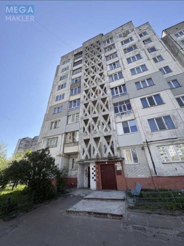 Продаж 3 кімнатної квартири (62/39/8), 8 пов. 9 пов. будинку, <a class="location-link" href="/chernigov/" title="Недвижимость Чернігів">Чернігів</a>, <a class="location-link" href="/chernigov/desnyanskij/" title="Недвижимость Деснянський район">Деснянський р-н</a>, Паркова, 7 (изображение 1)