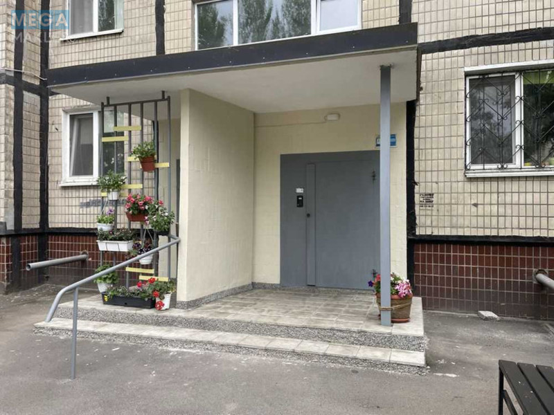 Продаж 3 кімнатної квартири (65/?/11), 1 пов. 9 пов. будинку, <a class="location-link" href="/dnepropetrovsk/" title="Недвижимость Дніпра">Дніпро</a>, Набережная Победы, 134 (изображение 1)