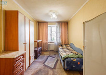 Продаж 7 кімнатної квартири (17,9/?/?), 1 пов. 5 пов. будинку