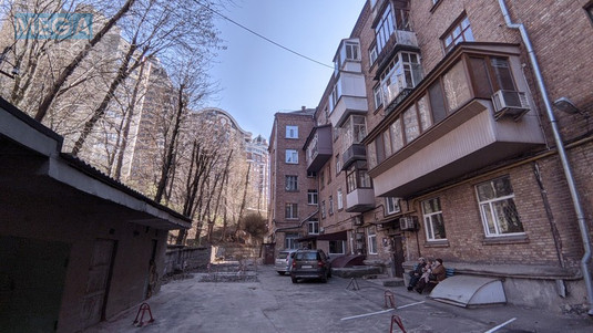 Оренда 2 кімнатної квартири, стандарт, <a class="location-link" href="/kiev/" title="Недвижимость Київ">Київ</a>, <a class="location-link" href="/kiev/pecherskij/" title="Недвижимость Печерський район">Печерський р-н</a>, Первомайского 9А ( <img src="https://megamakler.com.ua/metro/00ff00.gif" alt="" class="metro" /> м. Кловская, 2 ) (изображение 1)