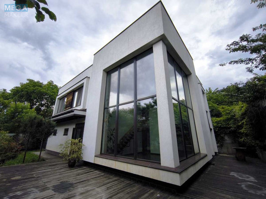 Продаж дома, 2&nbsp;поверху, 250&nbsp;кв.м, 5&nbsp;кімнат, ділянка 6&nbsp;соток, <a class="location-link" href="/kiev/" title="Недвижимость Київ">Київ</a>, <a class="location-link" href="/kiev/dneprovskij/" title="Недвижимость Дніпровський район">Дніпровський р-н</a>, 2 Садовый пер. (изображение 1)
