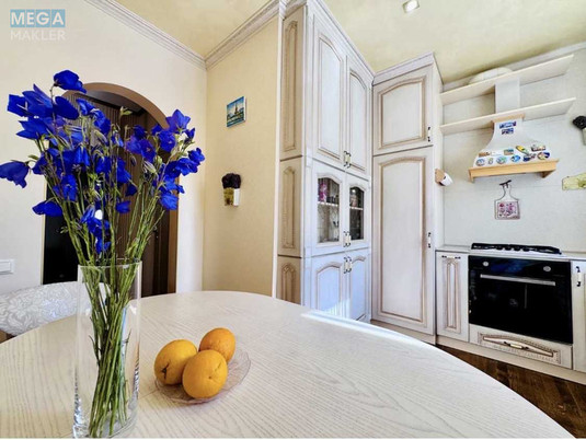 Продаж 3 кімнатної квартири (80/49/8,7), 3 пов. 5 пов. будинку, <a class="location-link" href="/kiev/" title="Недвижимость Київ">Київ</a>, <a class="location-link" href="/kiev/pecherskij/" title="Недвижимость Печерський район">Печерський р-н</a>, Михаила Бойчука ул., 15 (изображение 1)