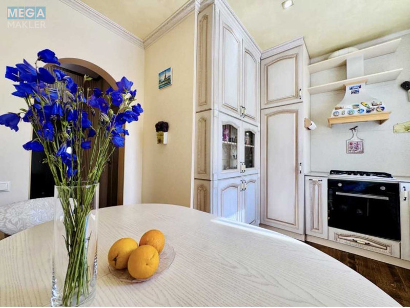 Продаж 3 кімнатної квартири (80/49/8,7), 3 пов. 5 пов. будинку, <a class="location-link" href="/kiev/" title="Недвижимость Київ">Київ</a>, <a class="location-link" href="/kiev/pecherskij/" title="Недвижимость Печерський район">Печерський р-н</a>, Михаила Бойчука ул., 15 (изображение 1)