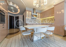 Продаж 3 кімнатної квартири (128,2/67,1/25), 9 пов. 15 пов. будинку