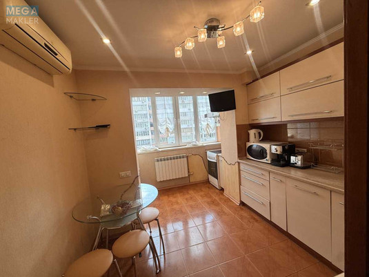 Оренда 1 кімнатної квартири, <a class="location-link" href="/kiev/" title="Недвижимость Київ">Київ</a>, <a class="location-link" href="/kiev/shevchenkovskij/" title="Недвижимость Шевченківський район">Шевченківський р-н</a>, Григория Андрющенко ул., 4б (изображение 1)