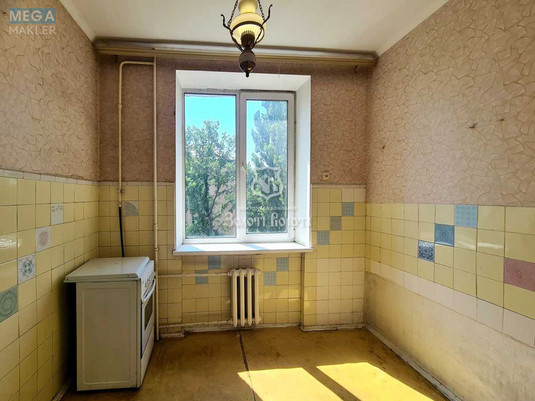 Продаж 3 кімнатної квартири (70,3/45/8,1), 4 пов. 5 пов. будинку, <a class="location-link" href="/kiev/" title="Недвижимость Київ">Київ</a>, <a class="location-link" href="/kiev/solomenskij/" title="Недвижимость Солом'янський район">Солом'янський р-н</a>, Івана Світличного вул., 6 (изображение 1)