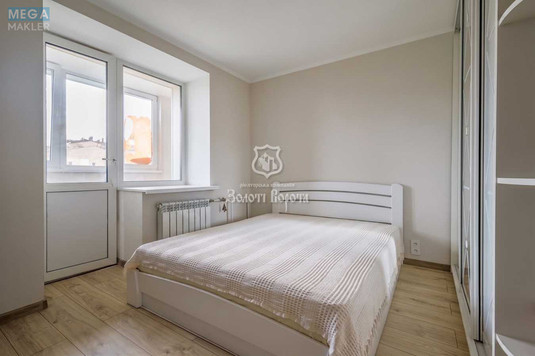 Продаж 3 кімнатної квартири (110/39/14,2), 7 пов. 8 пов. будинку, <a class="location-link" href="/kiev/" title="Недвижимость Київ">Київ</a>, <a class="location-link" href="/kiev/podolskij/" title="Недвижимость Подільський район">Подільський р-н</a>, Межигірська вул., 43 (изображение 1)