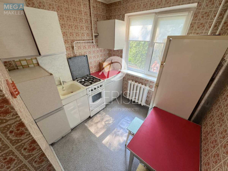 Продаж 2 кімнатної квартири (45/31/8), 1 пов. 5 пов. будинку, <a class="location-link" href="/kiev/" title="Недвижимость Київ">Київ</a>, <a class="location-link" href="/kiev/solomenskij/" title="Недвижимость Солом'янський район">Солом'янський р-н</a>, Николая Василенка ул., 8 (изображение 1)