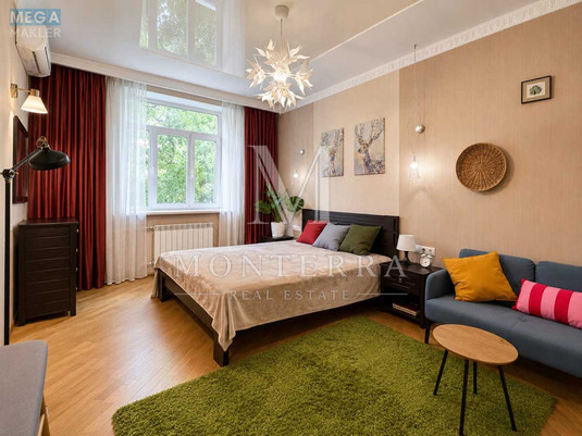 Продаж 3 кімнатної квартири (74,3/50,3/8,5), 2 пов. 5 пов. будинку, <a class="location-link" href="/kiev/" title="Недвижимость Київ">Київ</a>, <a class="location-link" href="/kiev/pecherskij/" title="Недвижимость Печерський район">Печерський р-н</a>, Арсенальна вул., 15 (изображение 1)