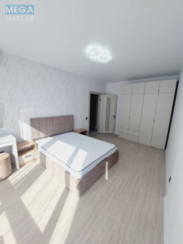 Оренда 3 кімнатної квартири, <a class="location-link" href="/petropavlovskaya-borshagovka/" title="Недвижимость Петропавлівська Борщагівка">Петропавлівська Борщагівка</a>, Бархатная (Оксамитова), 11А (изображение 1)
