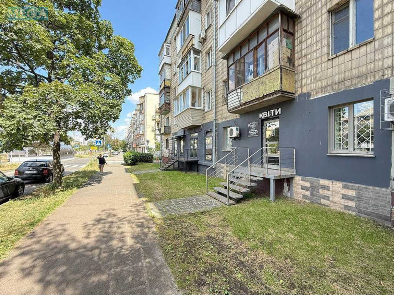 Оренда комерційної нерухомості, 43&nbsp;кв.м, под магазин, <a class="location-link" href="/kiev/" title="Недвижимость Київ">Київ</a>, <a class="location-link" href="/kiev/dneprovskij/" title="Недвижимость Дніпровський район">Дніпровський р-н</a>, Соборності просп., 7 (изображение 1)