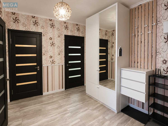 Продаж 3 кімнатної квартири (71,6/42/8,6), 7 пов. 10 пов. будинку, <a class="location-link" href="/chernigov/" title="Недвижимость Чернігів">Чернігів</a>, <a class="location-link" href="/chernigov/novozavodskiy/" title="Недвижимость Новозаводський район">Новозаводський р-н</a>, Вул. Красносільського, 47 (изображение 1)