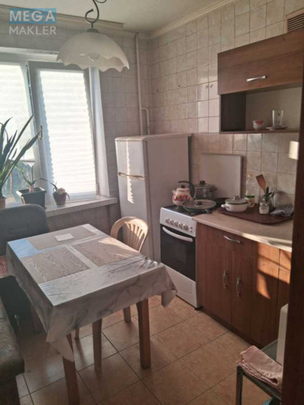 Оренда 1 кімнатної квартири, <a class="location-link" href="/kiev/" title="Недвижимость Київ">Київ</a>, <a class="location-link" href="/kiev/dneprovskij/" title="Недвижимость Дніпровський район">Дніпровський р-н</a>, Празька вул., 18а (изображение 1)