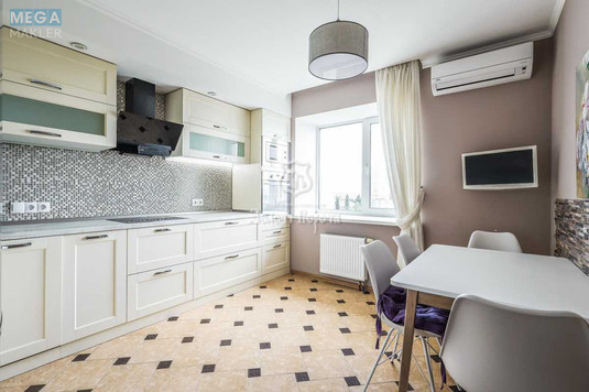 Продаж 3 кімнатної квартири (100,1/51,6/12,9), 10 пов. 18 пов. будинку, <a class="location-link" href="/kiev/" title="Недвижимость Київ">Київ</a>, <a class="location-link" href="/kiev/solomenskij/" title="Недвижимость Солом'янський район">Солом'янський р-н</a>, Гарматна вул., 38А (изображение 1)