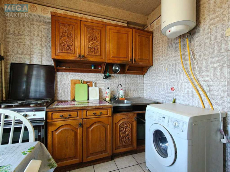 Оренда кімнати (підселення), <a class="location-link" href="/kiev/" title="Недвижимость Київ">Київ</a>, <a class="location-link" href="/kiev/dneprovskij/" title="Недвижимость Дніпровський район">Дніпровський р-н</a>, Ентузіастів вул., 21/1 (изображение 1)