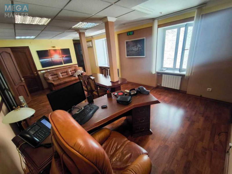Оренда комерційної нерухомості, 161&nbsp;кв.м, под офис, <a class="location-link" href="/kiev/" title="Недвижимость Київ">Київ</a>, <a class="location-link" href="/kiev/pecherskij/" title="Недвижимость Печерський район">Печерський р-н</a>, Бессарабская пл., 9/1 (изображение 1)