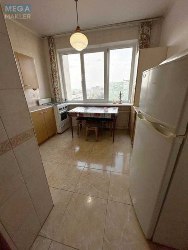 Оренда 3 кімнатної квартири, <a class="location-link" href="/kiev/" title="Недвижимость Київ">Київ</a>, <a class="location-link" href="/kiev/svyatoshinskij/" title="Недвижимость Святошинський район">Святошинський р-н</a>, Гната Юры ул., 14 (изображение 1)