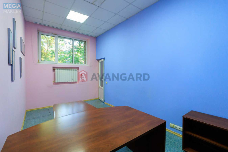Продаж комерційної нерухомості, 116&nbsp;кв.м, под офис, <a class="location-link" href="/kiev/" title="Недвижимость Київ">Київ</a>, <a class="location-link" href="/kiev/shevchenkovskij/" title="Недвижимость Шевченківський район">Шевченківський р-н</a>, Грекова Академика ул., 3к1 (изображение 1)