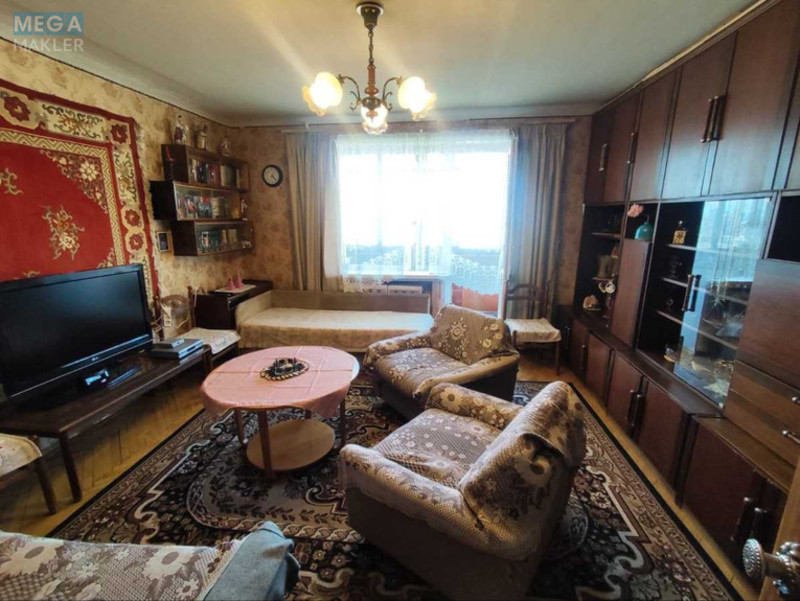 Продаж 3 кімнатної квартири (70/40/8), 8 пов. 9 пов. будинку, <a class="location-link" href="/kiev/" title="Недвижимость Київ">Київ</a>, <a class="location-link" href="/kiev/goloseevskij/" title="Недвижимость Голосіївський район">Голосіївський р-н</a>, Феодосійська вул., 4 (изображение 1)