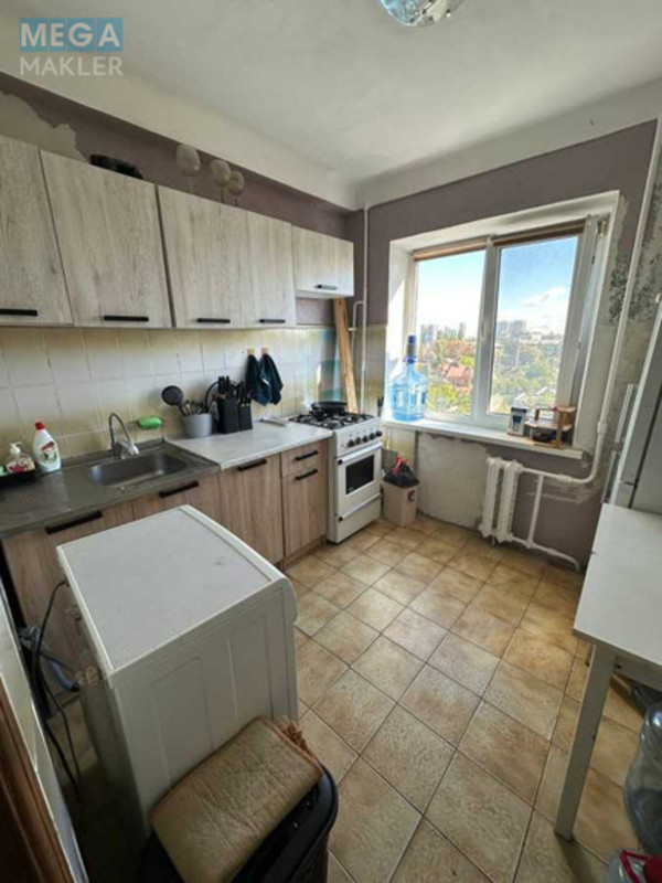 Продаж 3 кімнатної квартири (56/39,5/7), 8 пов. 9 пов. будинку, <a class="location-link" href="/kiev/" title="Недвижимость Київ">Київ</a>, <a class="location-link" href="/kiev/shevchenkovskij/" title="Недвижимость Шевченківський район">Шевченківський р-н</a>, Марка Безручко ул., 23а (изображение 1)