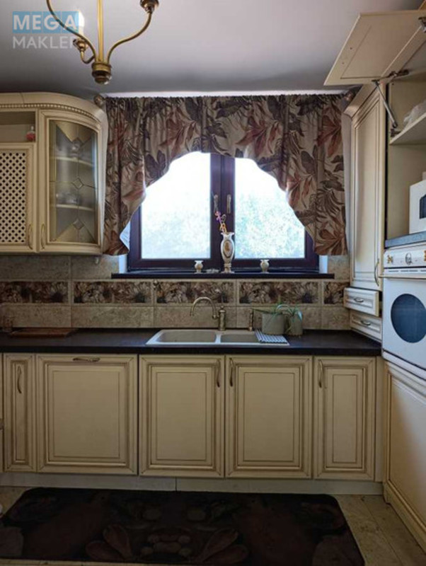 Продаж дома, 3&nbsp;поверху, 240&nbsp;кв.м, 5&nbsp;кімнат, ділянка 6&nbsp;соток, <a class="location-link" href="/kiev/" title="Недвижимость Київ">Київ</a>, <a class="location-link" href="/kiev/darnickij/" title="Недвижимость Дарницький район">Дарницький р-н</a>, Центральна вул. (изображение 1)