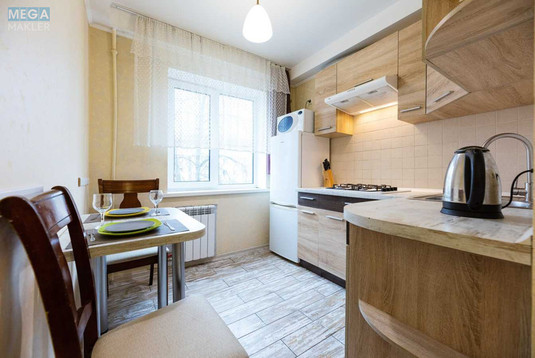 Продаж 2 кімнатної квартири (40/24/8), 3 пов. 5 пов. будинку, <a class="location-link" href="/kiev/" title="Недвижимость Київ">Київ</a>, <a class="location-link" href="/kiev/dneprovskij/" title="Недвижимость Дніпровський район">Дніпровський р-н</a>, Соборности просп., 1А (изображение 1)