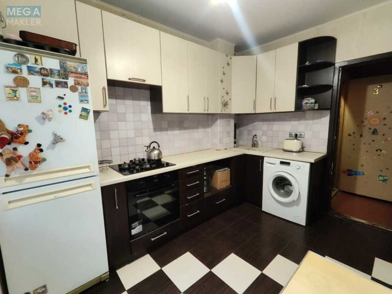 Продаж 5 кімнатної квартири (97/68/8), 1 пов. 9 пов. будинку, <a class="location-link" href="/kiev/" title="Недвижимость Київ">Київ</a>, <a class="location-link" href="/kiev/goloseevskij/" title="Недвижимость Голосіївський район">Голосіївський р-н</a>, Лятошинського вул., 8а (изображение 1)