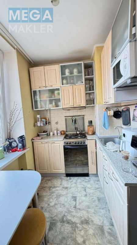 Продаж 3 кімнатної квартири (72/45/5), 4 пов. 5 пов. будинку, <a class="location-link" href="/dnepropetrovsk/" title="Недвижимость Дніпра">Дніпро</a>, <a class="location-link" href="/dnepropetrovsk/zhovtnevyj/" title="Недвижимость Жовтневий район">Жовтневий р-н</a>, європейська (изображение 1)