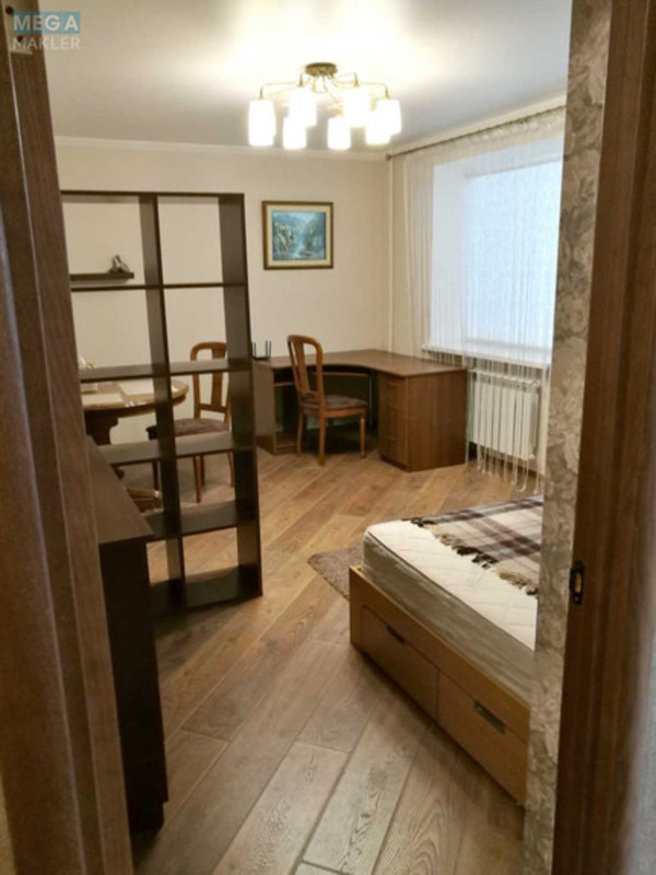 Оренда 2 кімнатної квартири, <a class="location-link" href="/kiev/" title="Недвижимость Київ">Київ</a>, <a class="location-link" href="/kiev/solomenskij/" title="Недвижимость Солом'янський район">Солом'янський р-н</a>, Чоколівський бульв., 3 (изображение 1)