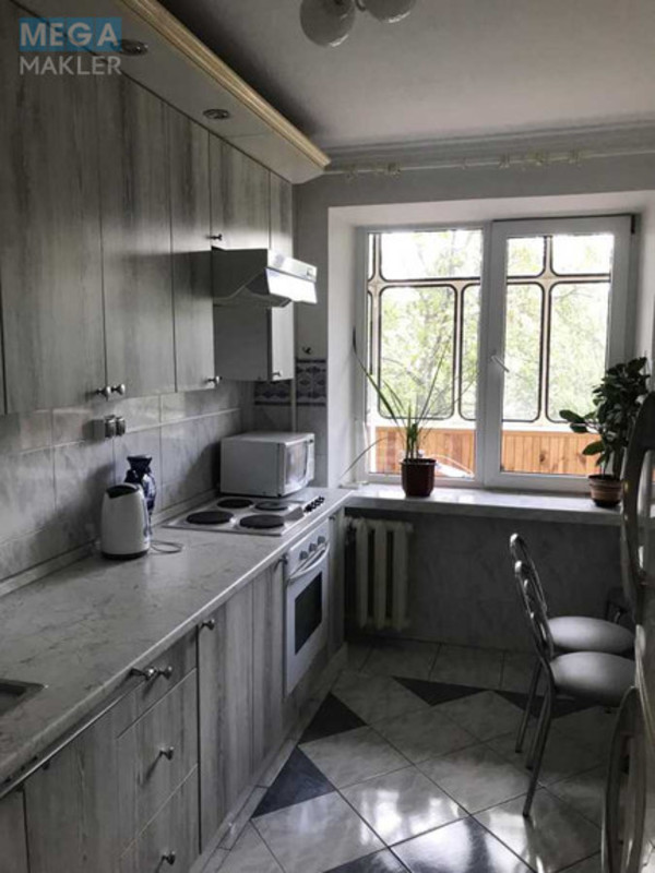 Оренда 3 кімнатної квартири, <a class="location-link" href="/kiev/" title="Недвижимость Київ">Київ</a>, <a class="location-link" href="/kiev/solomenskij/" title="Недвижимость Солом'янський район">Солом'янський р-н</a>, Єреванська вул., 32 (изображение 1)