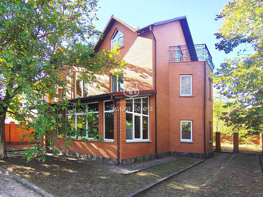 Продаж дома, 3&nbsp;поверху, 293,60&nbsp;кв.м, 5&nbsp;кімнат, ділянка 7,80&nbsp;соток, <a class="location-link" href="/korzhi-selo/" title="Недвижимость Коржі">Коржі</a>, Грушевського вул., 6 (изображение 1)