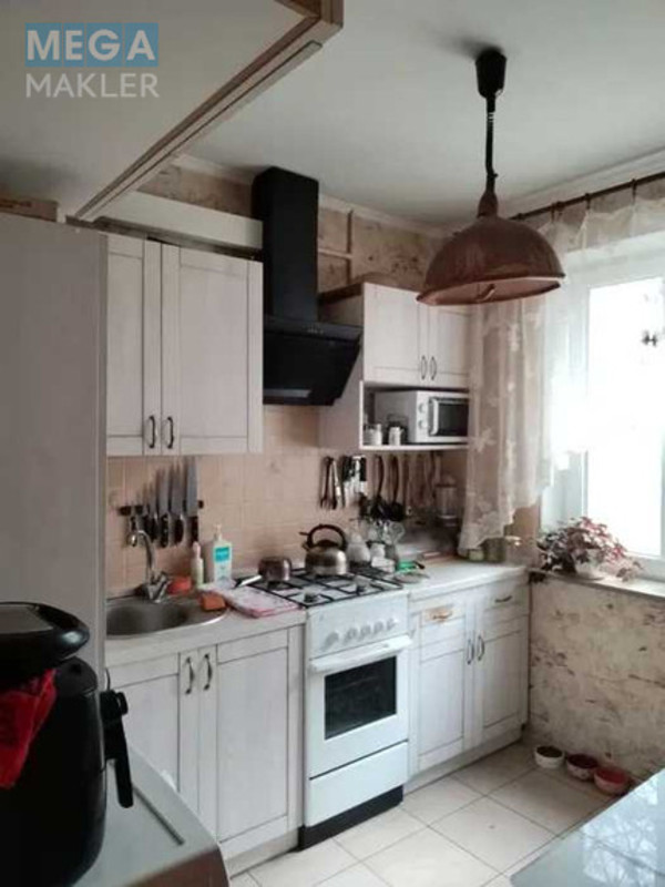 Оренда кімнати (підселення), <a class="location-link" href="/kiev/" title="Недвижимость Київ">Київ</a>, <a class="location-link" href="/kiev/svyatoshinskij/" title="Недвижимость Святошинський район">Святошинський р-н</a>, Зодчих ул., 30 (изображение 1)