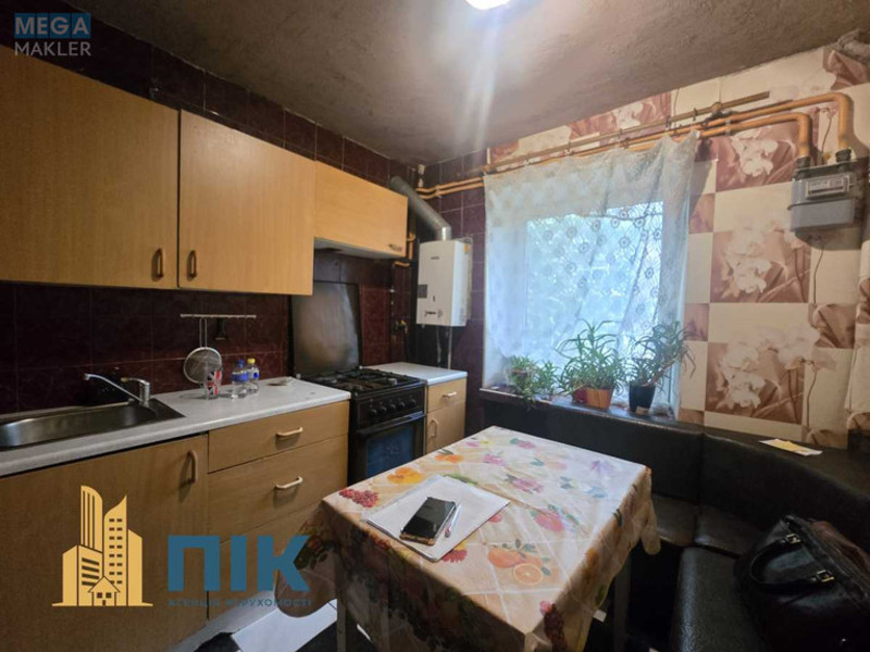 Продаж 3 кімнатної квартири (58/36/8), 3 пов. 5 пов. будинку, <a class="location-link" href="/kiev/" title="Недвижимость Київ">Київ</a>, <a class="location-link" href="/kiev/shevchenkovskij/" title="Недвижимость Шевченківський район">Шевченківський р-н</a>, Олены Телиги ул., 3А (изображение 1)