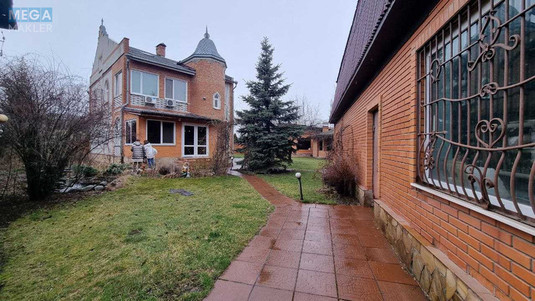 Продаж дома, 3&nbsp;поверху, 260&nbsp;кв.м, 7&nbsp;кімнат, ділянка 12&nbsp;соток, <a class="location-link" href="/kiev/" title="Недвижимость Київ">Київ</a>, <a class="location-link" href="/kiev/dneprovskij/" title="Недвижимость Дніпровський район">Дніпровський р-н</a>, Центрально-садовая ул. (изображение 23)