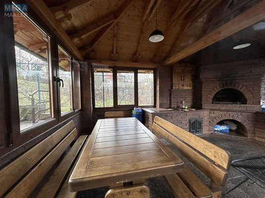 Продаж дома, 3&nbsp;поверху, 295&nbsp;кв.м, 7&nbsp;кімнат, ділянка 5&nbsp;соток, <a class="location-link" href="/chernovtsi/" title="Недвижимость Чернівці">Чернівці</a>, <a class="location-link" href="/chernovtsi/pershotravnevij/" title="Недвижимость Першотравневий район">Першотравневий р-н</a>, Січових Стрільців (изображение 7)