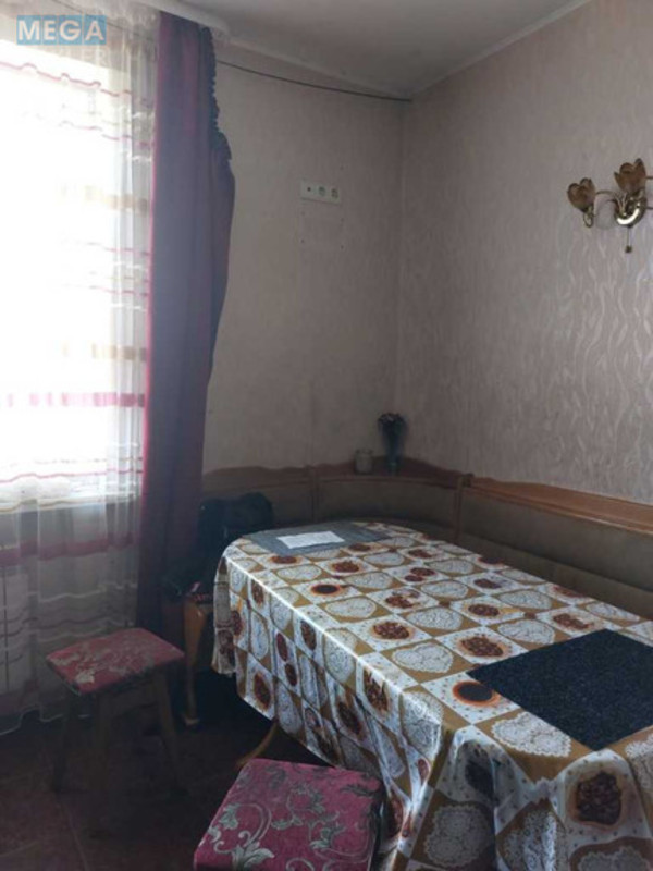 Продаж дома, 2&nbsp;поверху, 393&nbsp;кв.м, 6&nbsp;кімнат, ділянка 10&nbsp;соток, <a class="location-link" href="/kiev/" title="Недвижимость Київ">Київ</a>, <a class="location-link" href="/kiev/darnickij/" title="Недвижимость Дарницький район">Дарницький р-н</a>, Льва Толстого ул., 4 (изображение 4)