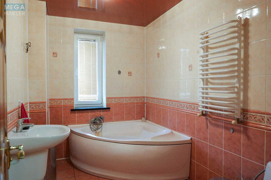 Продаж дома, 2&nbsp;поверху, 354&nbsp;кв.м, 6&nbsp;кімнат, ділянка 9&nbsp;соток, <a class="location-link" href="/lutsk/" title="Недвижимость Луцьк">Луцьк</a>, Тиха, 1 (изображение 13)