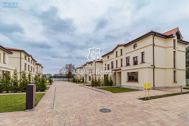 Продаж дома, 3&nbsp;поверху, 220&nbsp;кв.м, 4&nbsp;кімнати, ділянка 3&nbsp;сотки, <a class="location-link" href="/podgorcy-selo/" title="Недвижимость Підгірці">Підгірці</a>, Фонтанна вул., 9 (изображение 4)