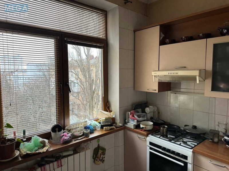 Продаж 3 кімнатної квартири (82/?/10), 5 пов. 5 пов. будинку, <a class="location-link" href="/kiev/" title="Недвижимость Київ">Київ</a>, <a class="location-link" href="/kiev/solomenskij/" title="Недвижимость Солом'янський район">Солом'янський р-н</a>, Петровского ул., 2 (изображение 2)