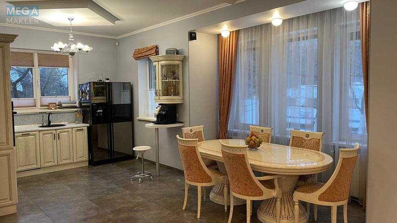 Продаж дома, 2&nbsp;поверху, 221&nbsp;кв.м, 6&nbsp;кімнат, ділянка 6&nbsp;соток, <a class="location-link" href="/kiev/" title="Недвижимость Київ">Київ</a>, <a class="location-link" href="/kiev/podolskij/" title="Недвижимость Подільський район">Подільський р-н</a>, Сажина вул., 1б (изображение 4)