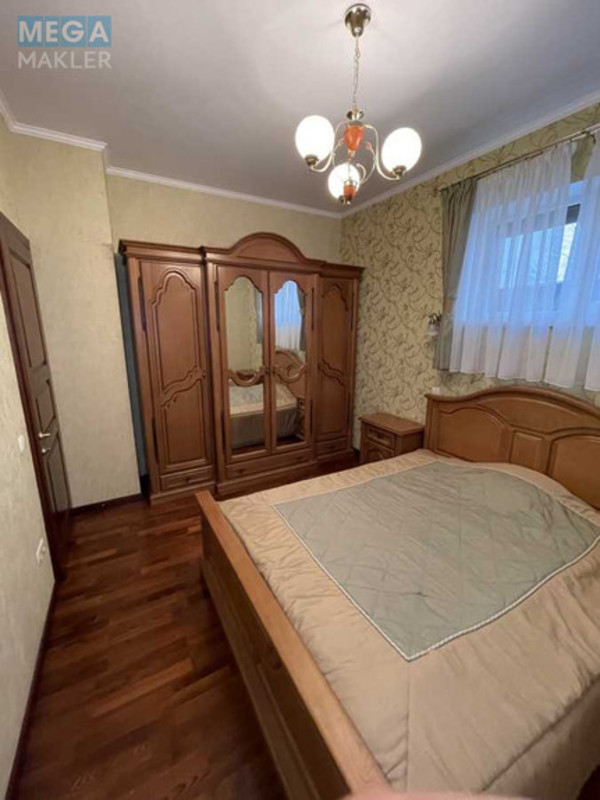 Продаж дома, 2&nbsp;поверху, 221&nbsp;кв.м, 6&nbsp;кімнат, ділянка 6&nbsp;соток, <a class="location-link" href="/kiev/" title="Недвижимость Київ">Київ</a>, <a class="location-link" href="/kiev/podolskij/" title="Недвижимость Подільський район">Подільський р-н</a>, Сажина вул., 1б (изображение 11)