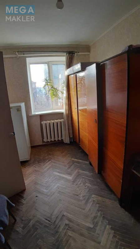 Продаж 3 кімнатної квартири (57/38/6), 5 пов. 5 пов. будинку, <a class="location-link" href="/kiev/" title="Недвижимость Київ">Київ</a>, <a class="location-link" href="/kiev/pecherskij/" title="Недвижимость Печерський район">Печерський р-н</a>, Дружби Народів бульв., 6а (изображение 8)